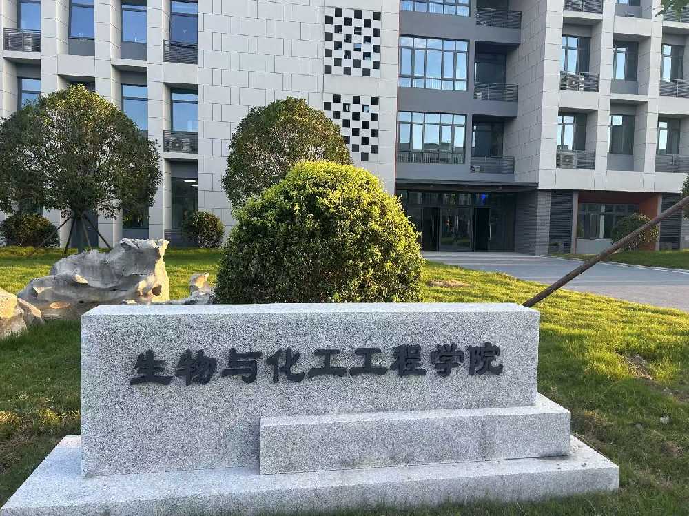 加查县扬州职业大学体育场高杆灯项目